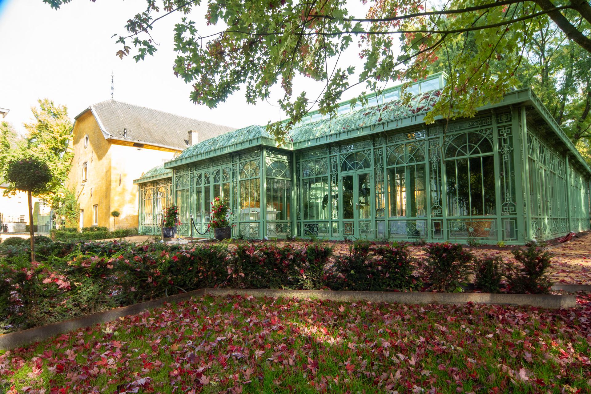 De grote orangerie, ongeveer 300 m²